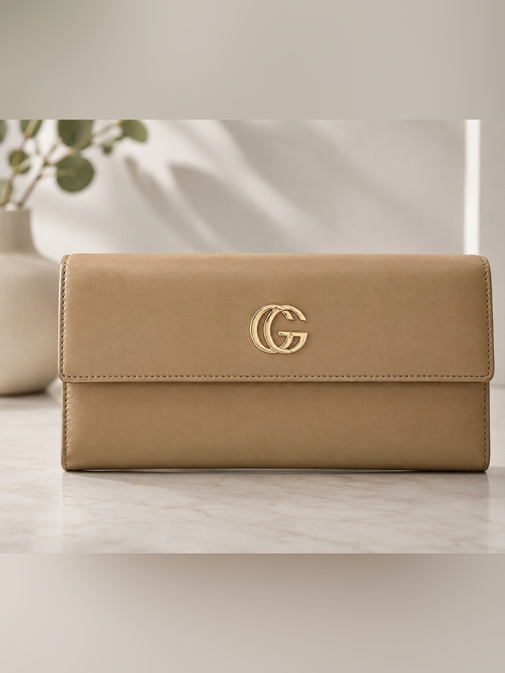 Gucci Beige Leather Continental Clutch with Gold Double-G